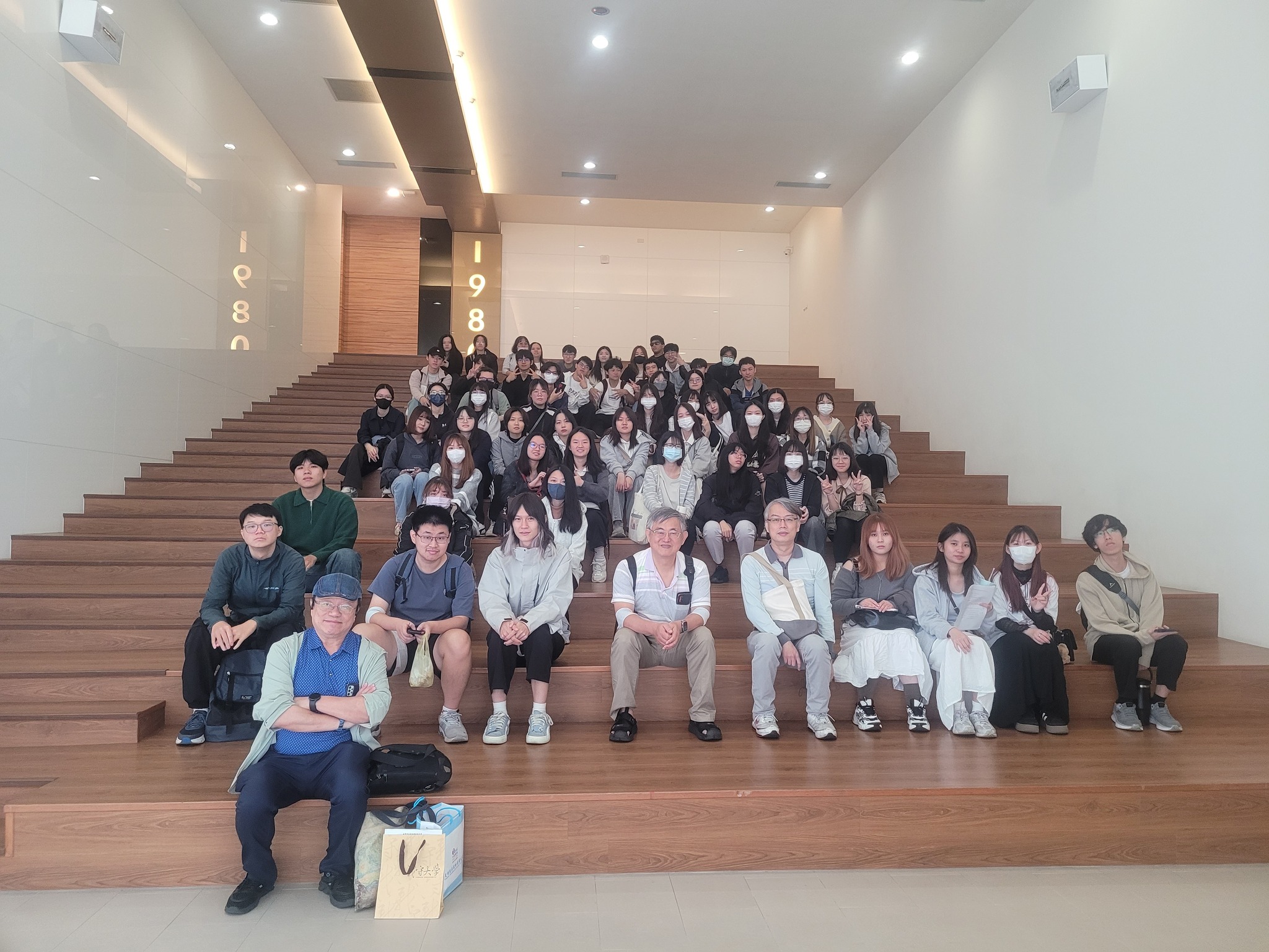 學士專業主視覺